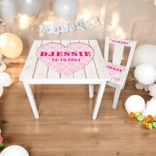 Kindertafel en stoeltje 3d harten