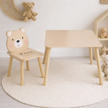 Tafel en berenstoel met naam